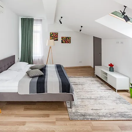 Code 10 Apartmanhotel Lviv