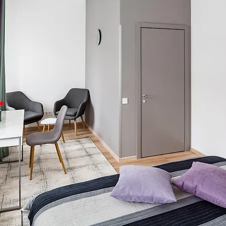 Code 10 Aparthotel 3*