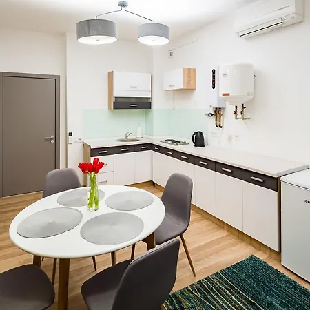 Code 10 Apartmanhotel 3*